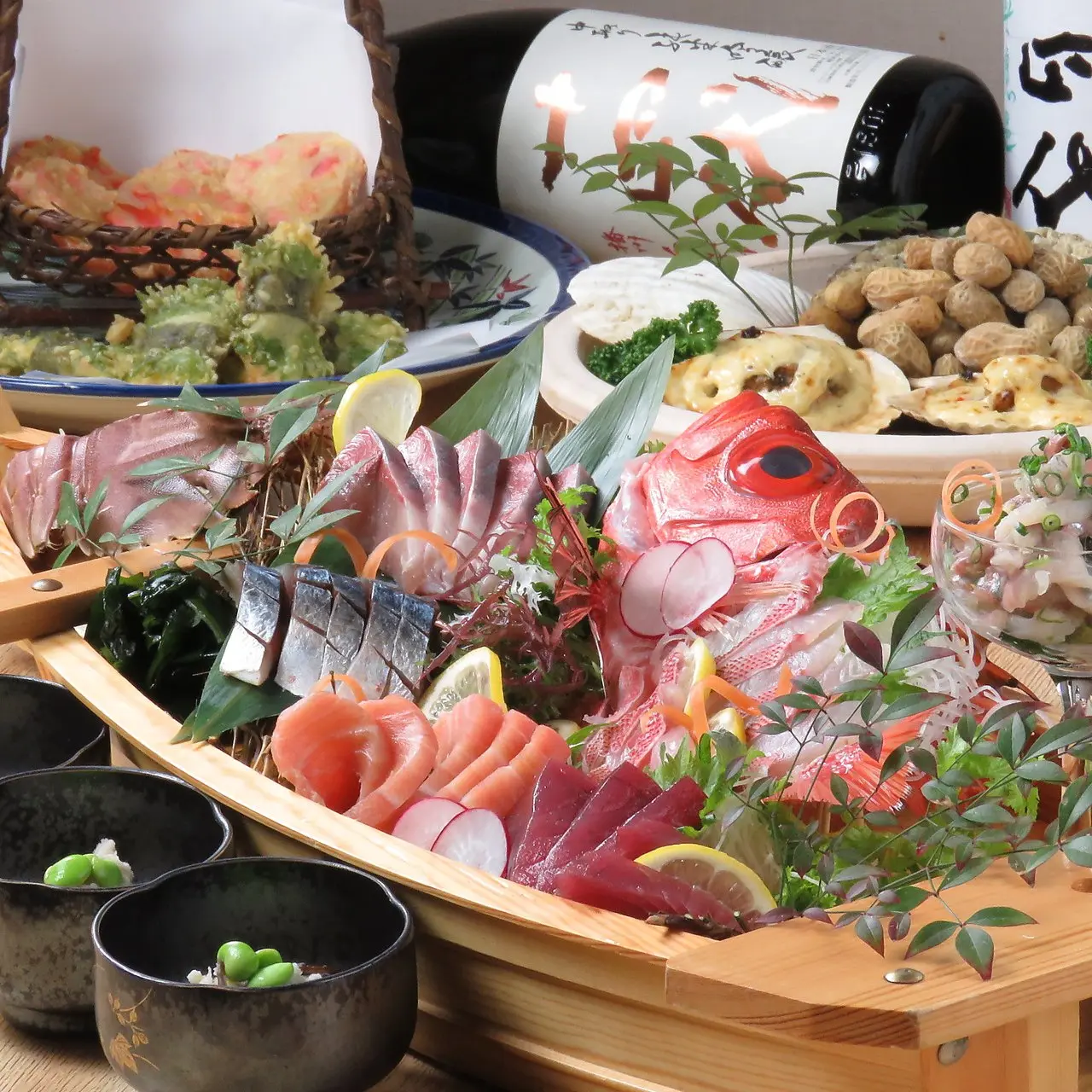 Sashimi boat and banquet dishes